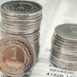Trzynasta pensja w Polsce: Komu przysługuje?